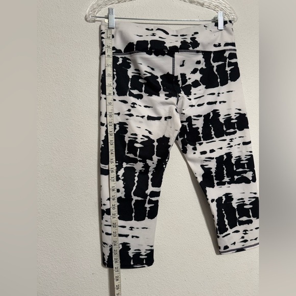 Alo Black and white graphic leggings - Picture 3 of 6